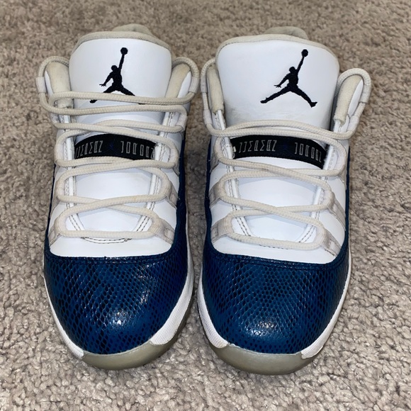 Kids Jordan 11 Low - Picture 3 of 13